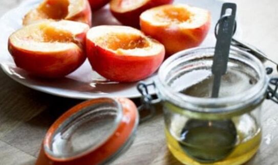 Mask Tare da ruwan 'ya'yan itace Aloe da kuma peach mai